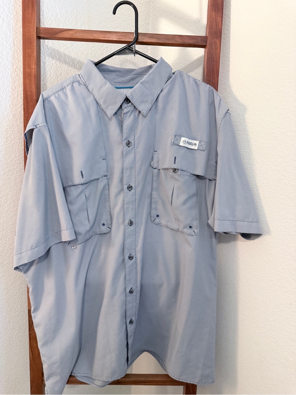 Magellan Outdoors Men's Short-Sleeve Button-Up Shirt Gray Fish Gear Angler Fit